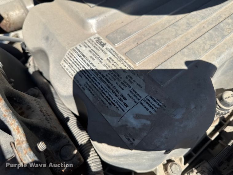 image for item OE9604 2015 Mack CXU semi truck