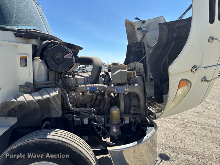 image for item OE9604 2015 Mack CXU semi truck