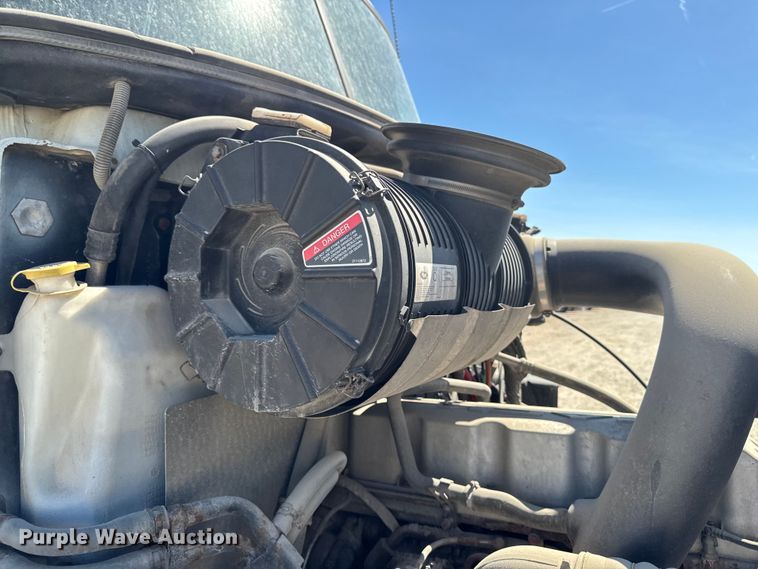 image for item OE9604 2015 Mack CXU semi truck