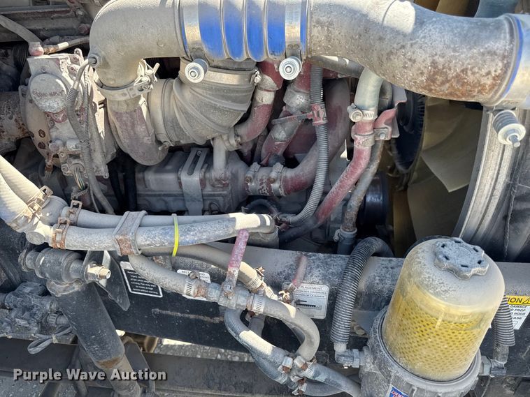 image for item OE9604 2015 Mack CXU semi truck