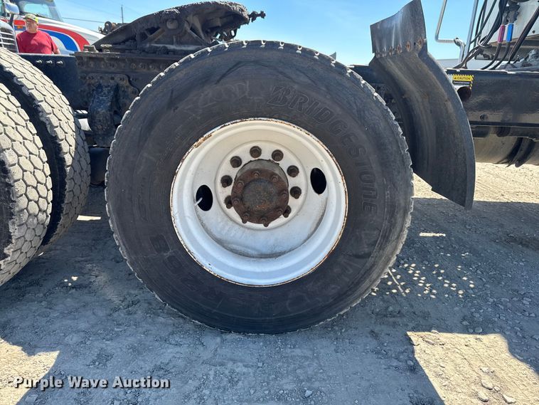 image for item OE9604 2015 Mack CXU semi truck