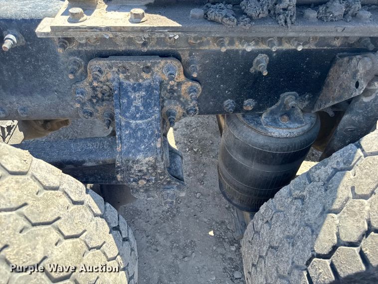 image for item OE9604 2015 Mack CXU semi truck