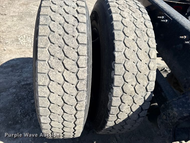 image for item OE9604 2015 Mack CXU semi truck