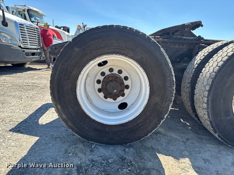 image for item OE9604 2015 Mack CXU semi truck