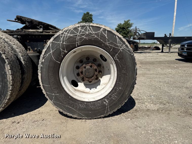 image for item OE9604 2015 Mack CXU semi truck