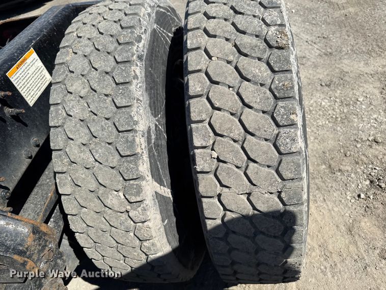 image for item OE9604 2015 Mack CXU semi truck