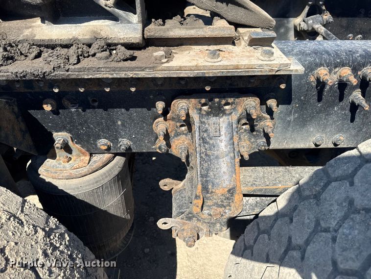 image for item OE9604 2015 Mack CXU semi truck