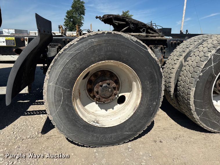 image for item OE9604 2015 Mack CXU semi truck