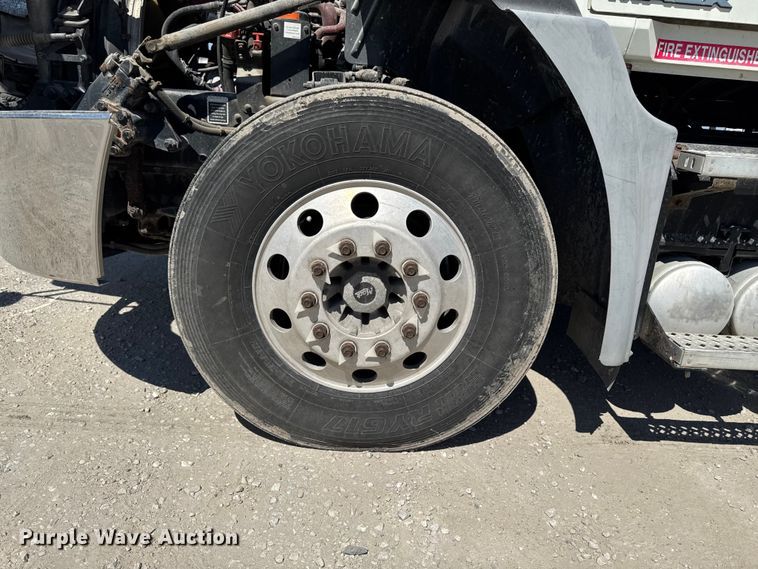 image for item OE9604 2015 Mack CXU semi truck