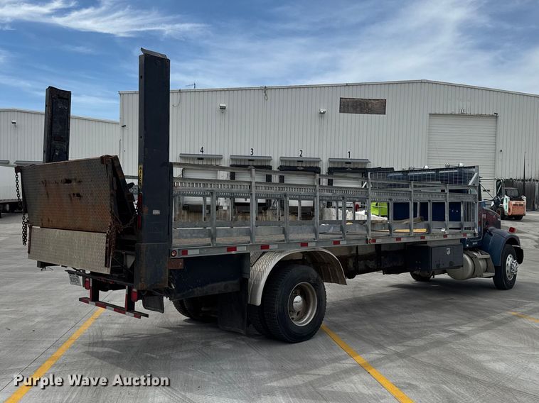 image for item OE9613 1999 Peterbilt 330 flatbed truck