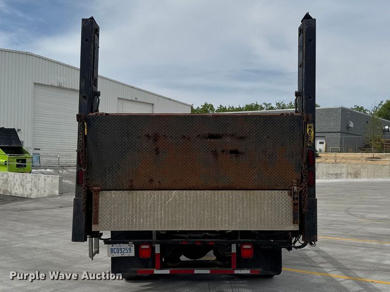 image for item OE9613 1999 Peterbilt 330 flatbed truck