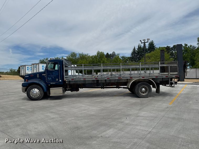 image for item OE9613 1999 Peterbilt 330 flatbed truck