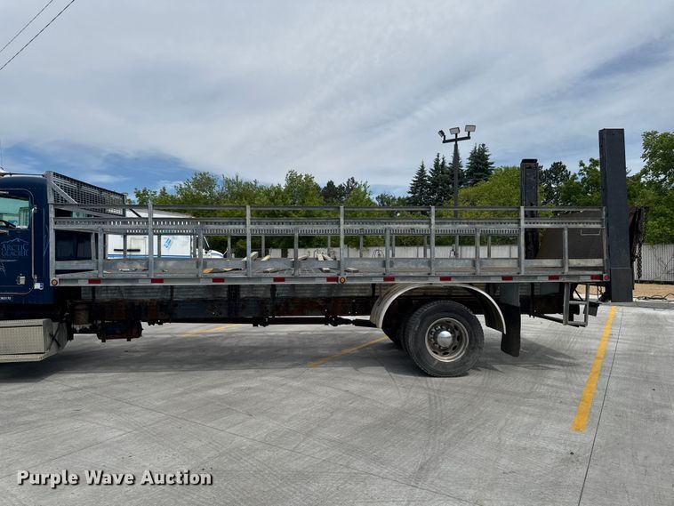 image for item OE9613 1999 Peterbilt 330 flatbed truck