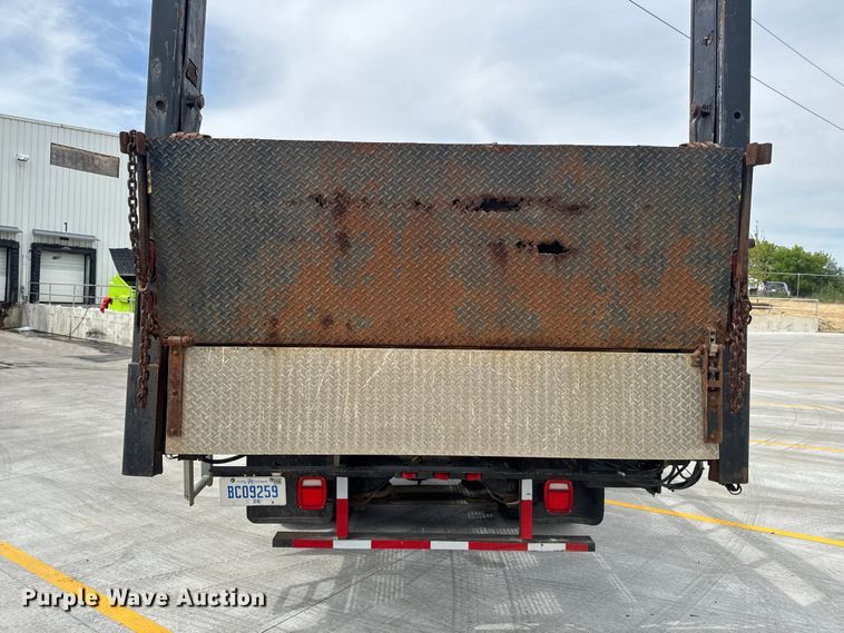 image for item OE9613 1999 Peterbilt 330 flatbed truck