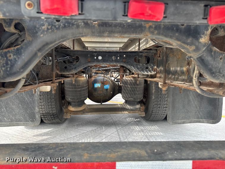 image for item OE9613 1999 Peterbilt 330 flatbed truck