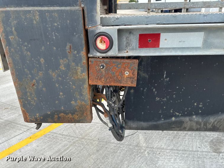 image for item OE9613 1999 Peterbilt 330 flatbed truck
