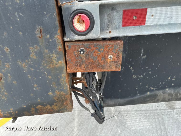 image for item OE9613 1999 Peterbilt 330 flatbed truck