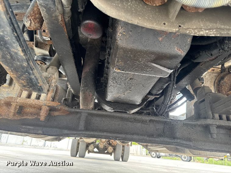 image for item OE9613 1999 Peterbilt 330 flatbed truck