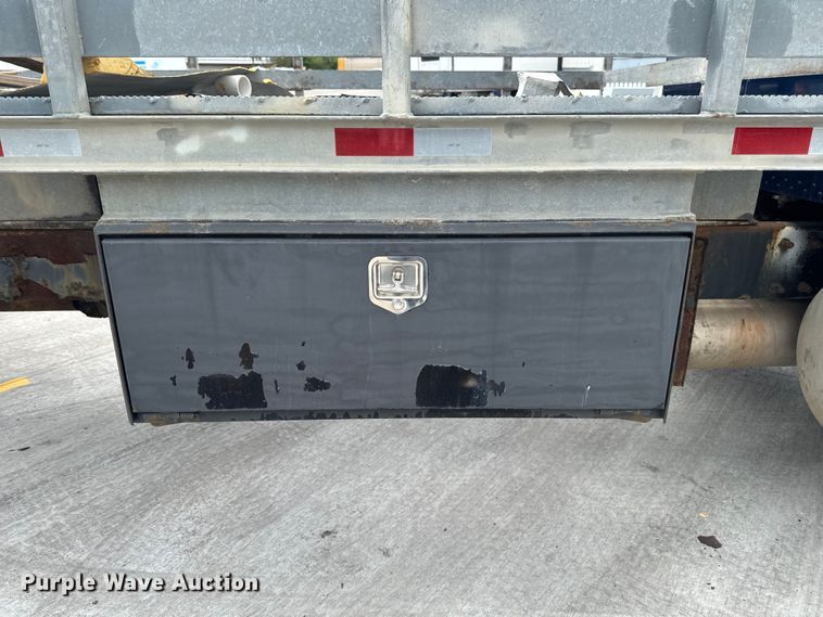 image for item OE9613 1999 Peterbilt 330 flatbed truck