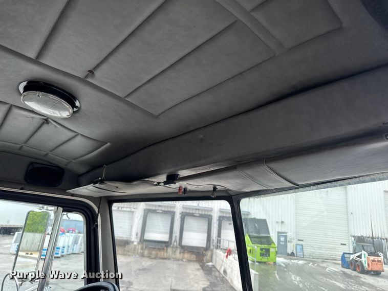 image for item OE9613 1999 Peterbilt 330 flatbed truck