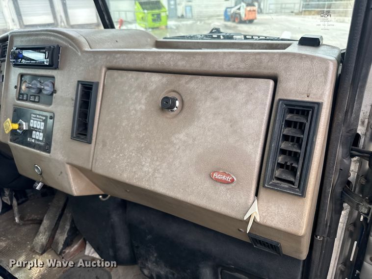 image for item OE9613 1999 Peterbilt 330 flatbed truck