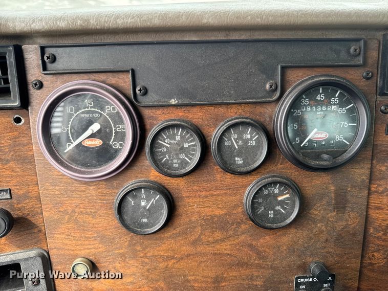 image for item OE9613 1999 Peterbilt 330 flatbed truck