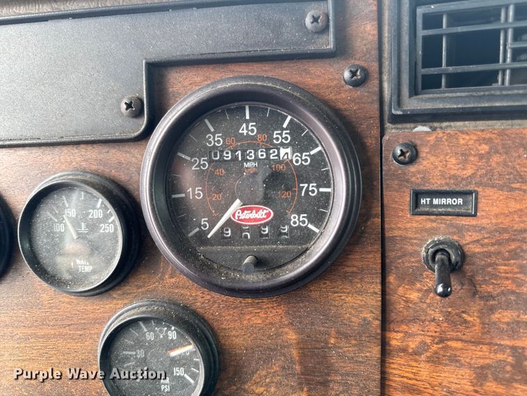 image for item OE9613 1999 Peterbilt 330 flatbed truck