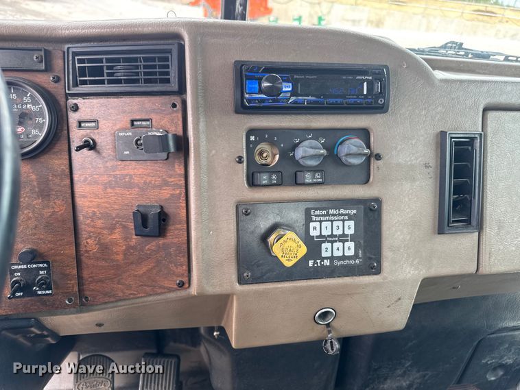 image for item OE9613 1999 Peterbilt 330 flatbed truck