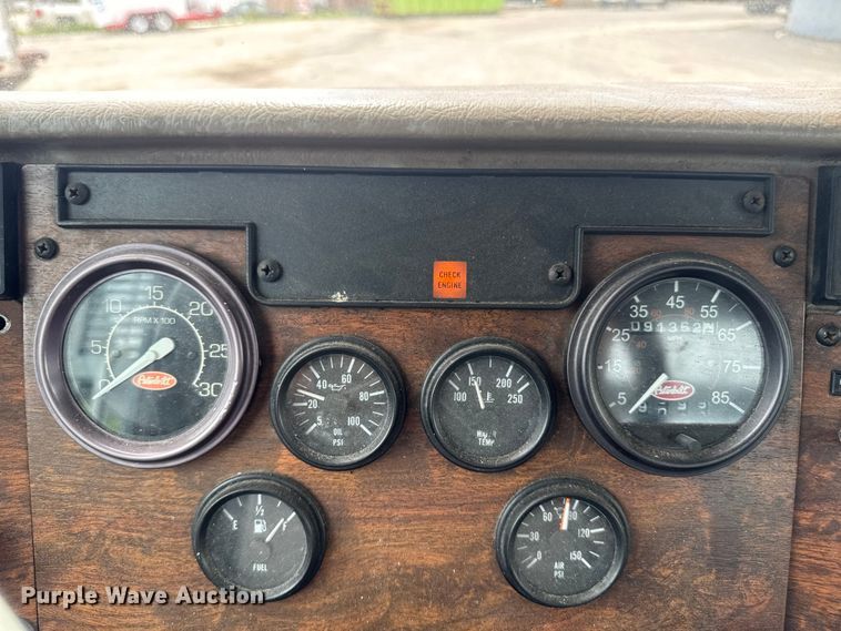 image for item OE9613 1999 Peterbilt 330 flatbed truck