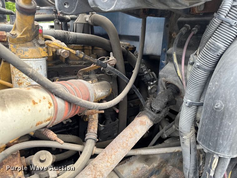 image for item OE9613 1999 Peterbilt 330 flatbed truck
