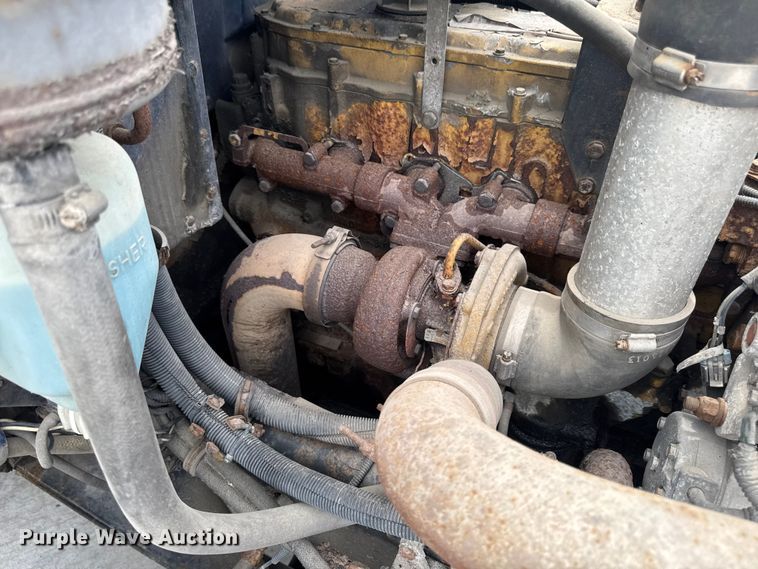 image for item OE9613 1999 Peterbilt 330 flatbed truck