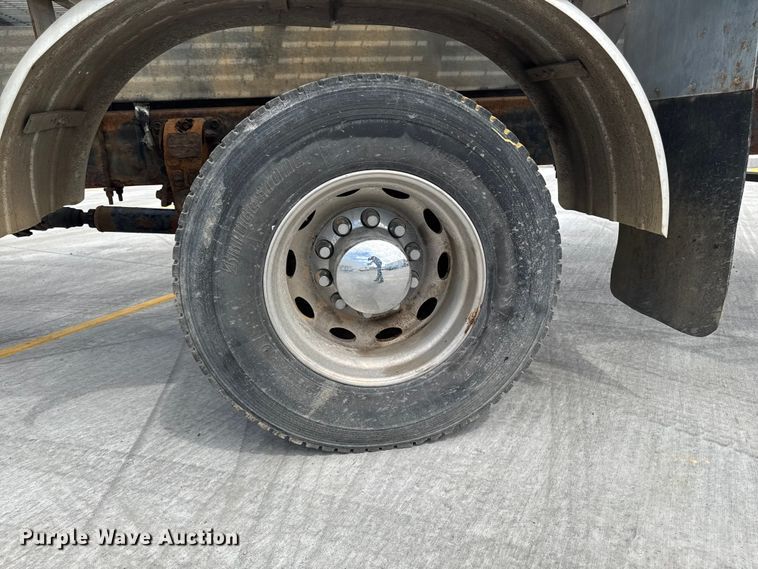 image for item OE9613 1999 Peterbilt 330 flatbed truck