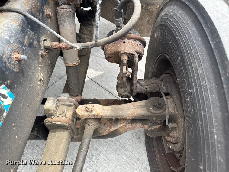 image for item OE9613 1999 Peterbilt 330 flatbed truck