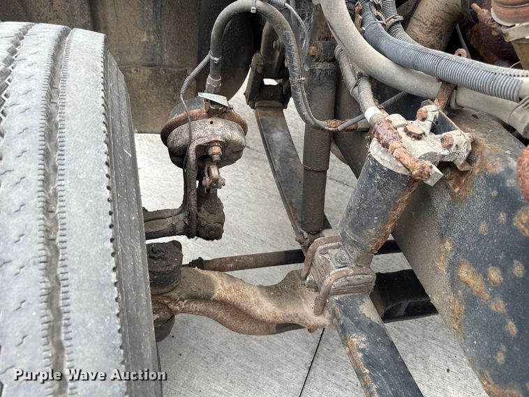 image for item OE9613 1999 Peterbilt 330 flatbed truck