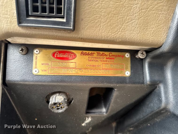 image for item OE9613 1999 Peterbilt 330 flatbed truck