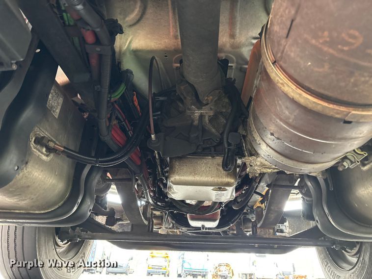 image for item YA1512 2015 Freightliner Business Class M2 box truck
