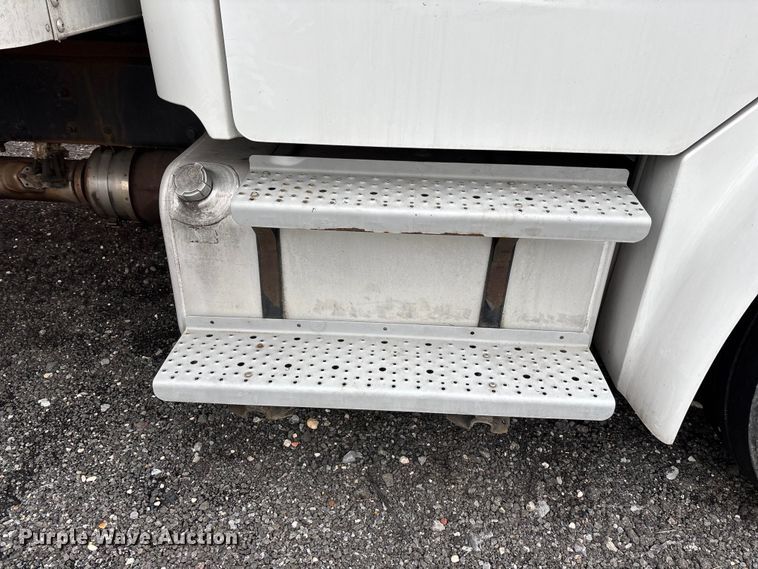 image for item YA1512 2015 Freightliner Business Class M2 box truck