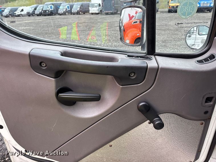 image for item YA1512 2015 Freightliner Business Class M2 box truck