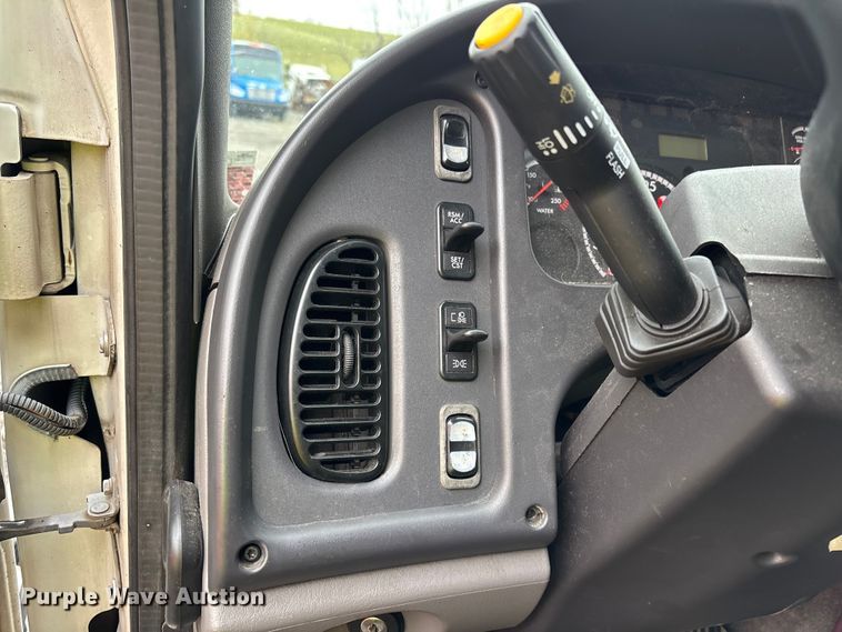 image for item YA1512 2015 Freightliner Business Class M2 box truck