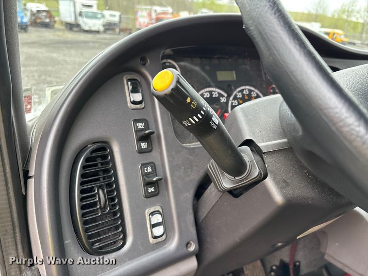image for item YA1512 2015 Freightliner Business Class M2 box truck