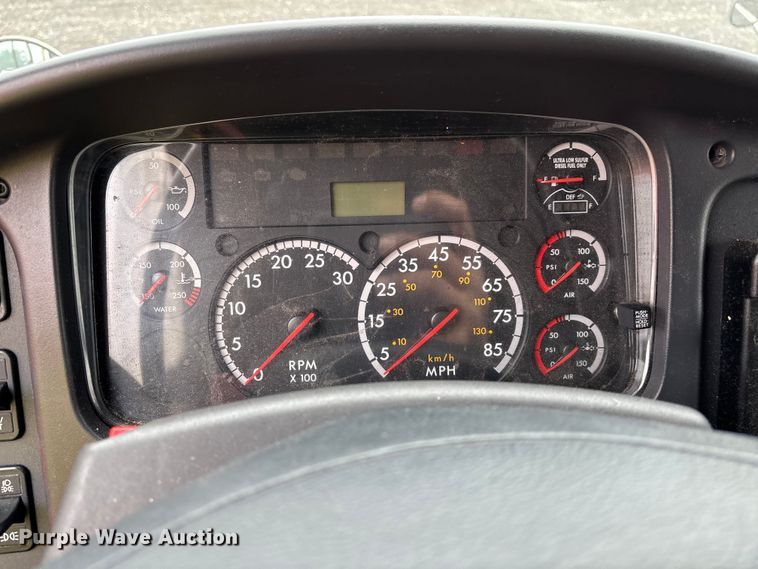 image for item YA1512 2015 Freightliner Business Class M2 box truck