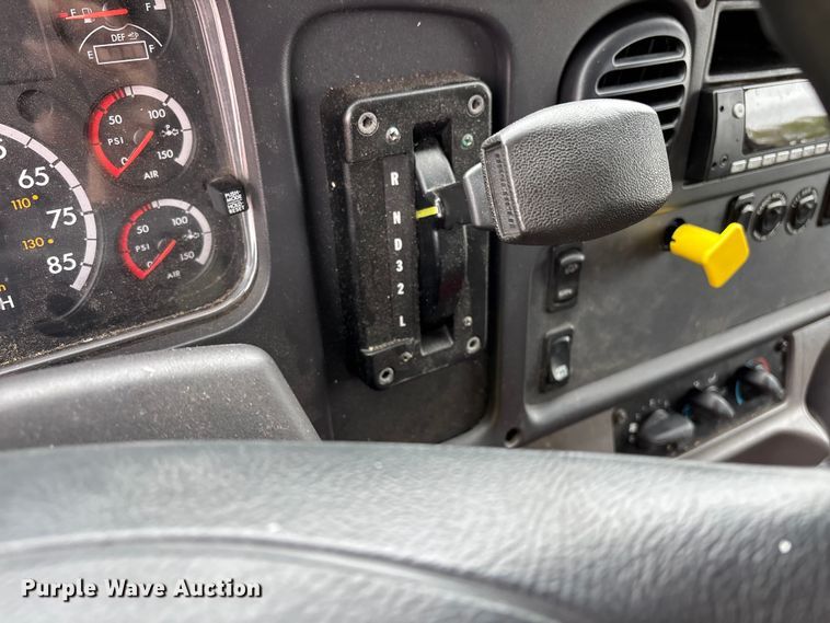 image for item YA1512 2015 Freightliner Business Class M2 box truck