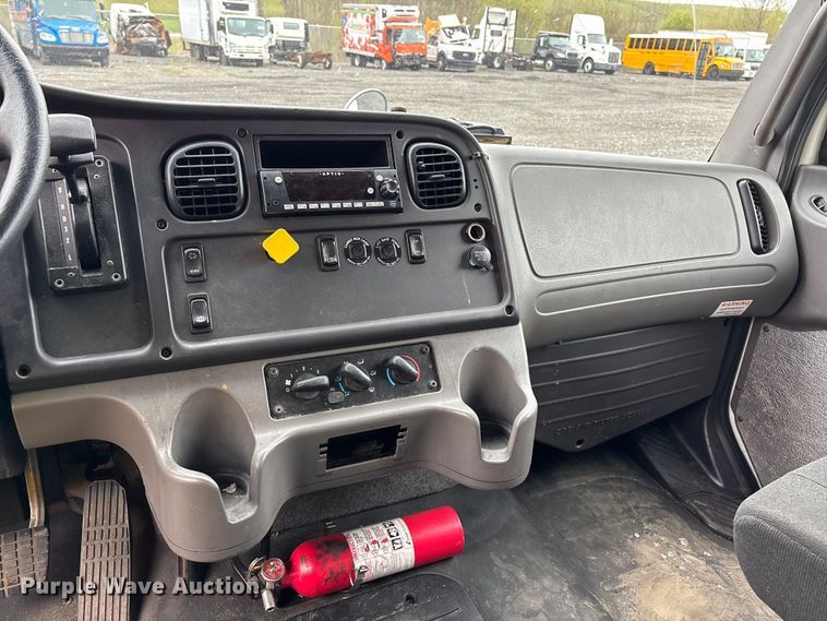 image for item YA1512 2015 Freightliner Business Class M2 box truck
