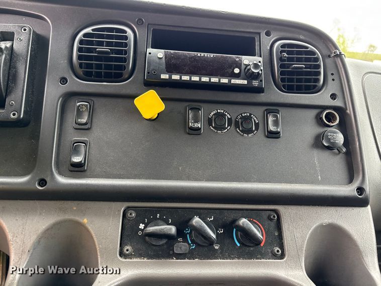 image for item YA1512 2015 Freightliner Business Class M2 box truck