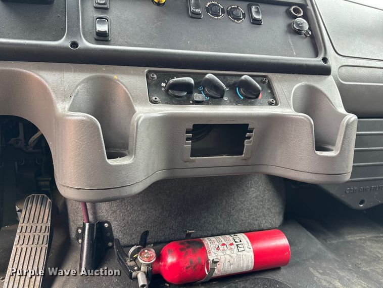 image for item YA1512 2015 Freightliner Business Class M2 box truck