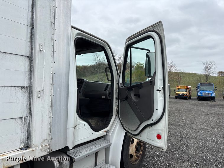image for item YA1512 2015 Freightliner Business Class M2 box truck