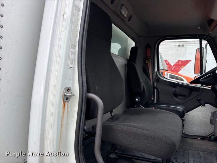 image for item YA1512 2015 Freightliner Business Class M2 box truck