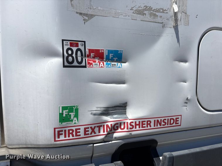 image for item YA1864 2020 Freightliner Cascadia semi truck