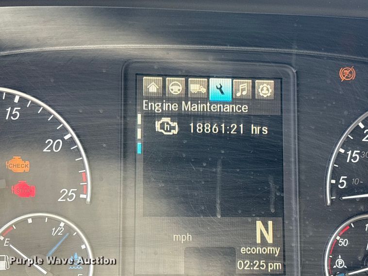 image for item YA1864 2020 Freightliner Cascadia semi truck