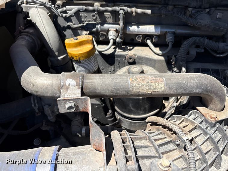 image for item YA1864 2020 Freightliner Cascadia semi truck